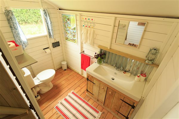 safari tent bathroom